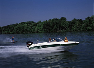 Offered standard with a 185-hp Mercury outboard engine, the 185 joins Sea-Ray's 15-model Sport Boat series.