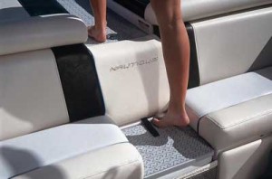 A walk-through section in the bench keeps people from having to step on upholstery as they head for the swim platform or reenter the cockpit.