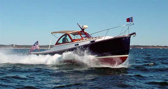 This Jarvis Newman 30 has a semi-displacement hull and is powered to run at planing speeds.