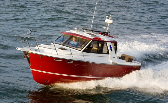 The Cutwater 28 is equipped with a 260-hp Yanmar turbo and thrusters 
