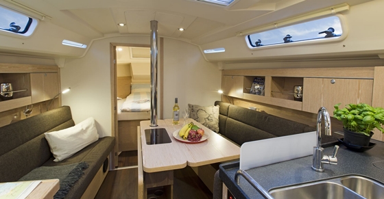 Hanse 345 saloon