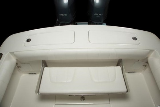 Regulator 25 transom bench seat
