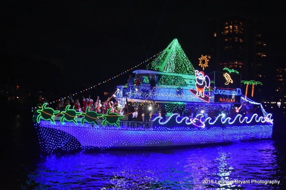 Decorating Your Boat for the Holidays 