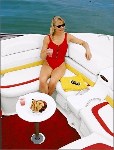 For entertaining, the aft section of the cockpit has a receptacle for a table. 