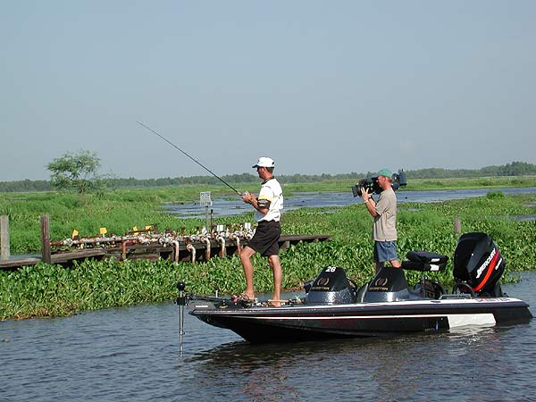 VanDam Leads Classic Into Final Day thumbnail