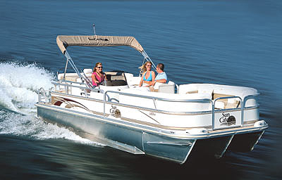 With the Yamaha F150 engine and a 16-inch aluminum three-blade prop, the boat reached a surprising top speed of 40.5 mph.