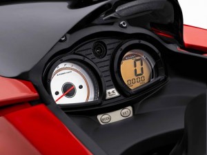 Kawasaki did not change the instrument display on the updated Ultra. The fuel gauge, a narrow bar graph on the right edge of the digital speedometer, is often impossible to read.