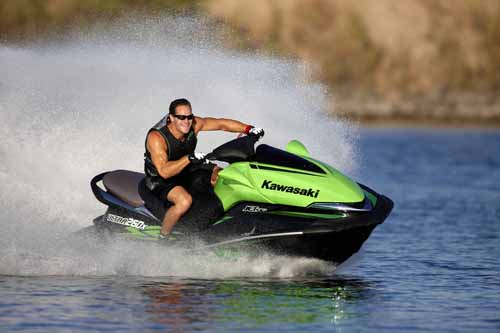 The 2009 Ultra 260X combines a bottomless reservoir of horsepower with a big, comfortable hull. Classic Kawasaki Racing “Team Green” livery is one of three color options.