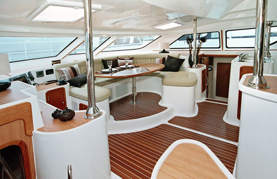 Africat 42 interior