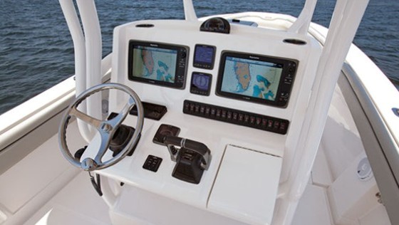 Jupiter 32 FS center console