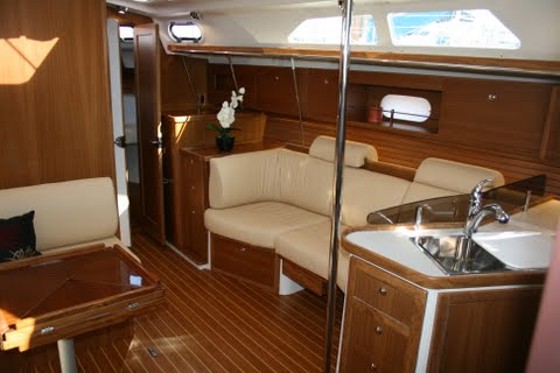 Catalina 385 interior