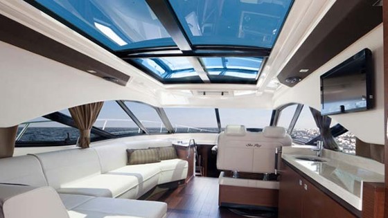 cabin and sunroof in 510 sundancer