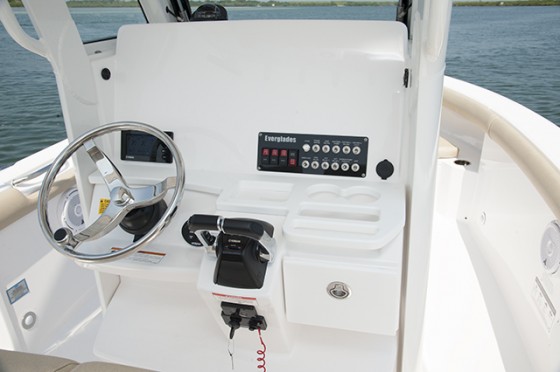 everglades 25 center console helm