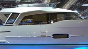 Greenline 48 hybrid powerboat first look video