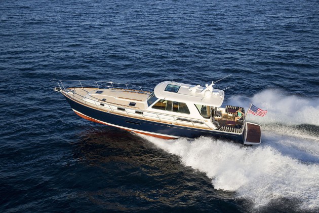 A running photo of teh Sabre 54 Salon Express.