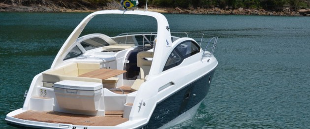 Beautiful teak decks, an expansive swim platform, and a large, comfortable cockpit make the Gran Turismo 35 an outdoor entertaining machine.
