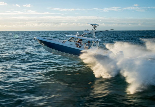 No holds barred means no holds barred. The Everglades 435cc is perhaps the ultimate offshore fishing machine.