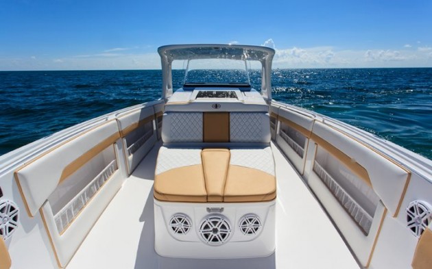 There are wide-open spaces and plenty of seats in the open bow ahead of the console.