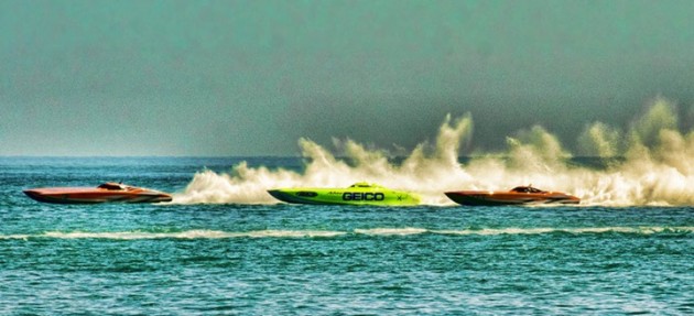 Miss GEICO and the two CMS cats put on a high-speed clinic during Friday’s flat-water race. Photo by <A HREF="http://naplesimage.com">Jay Nichols/Naples Image</A>