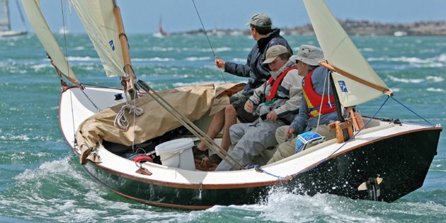 Bayraider 20 under sail