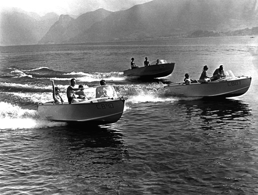 Frauscher in 1967: Three of their small inboard-powered boats heading across Lake Traunsee.