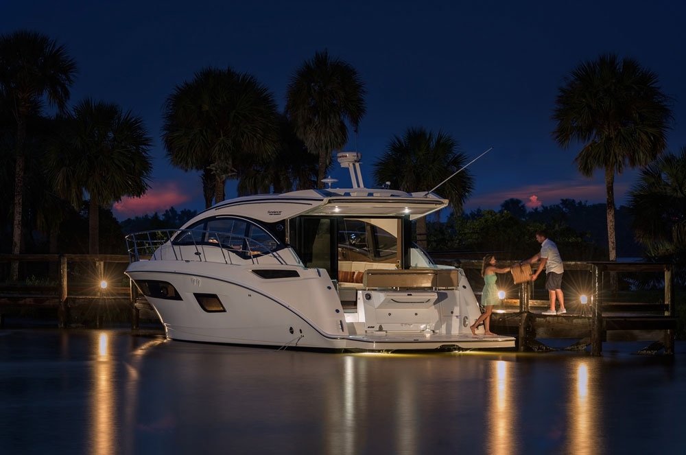 With the 400 Sundancer you get that familiar sleek Sundancer profile. Or… Sea-ray-400-flybridge caption: Add on a flying bridge and enjoy the views from up top.