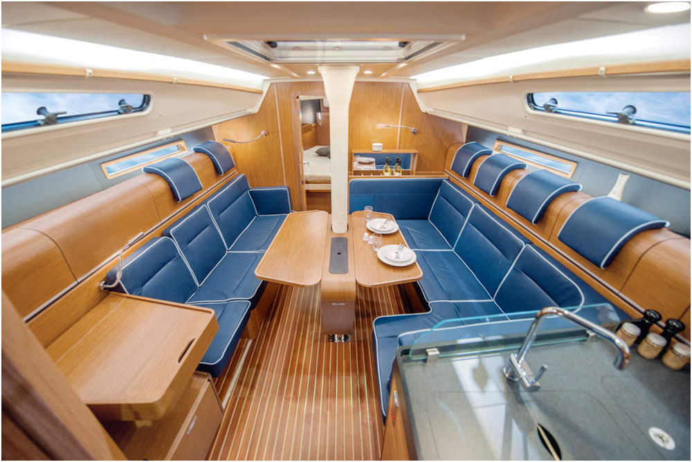 The comfortable saloon is lined with roll-top lockers, for an innovative use of space.