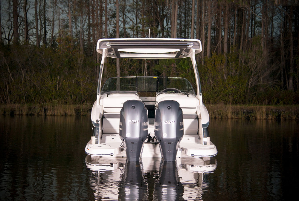 Outboard powerplants on a big Regal bowrider? You bet.