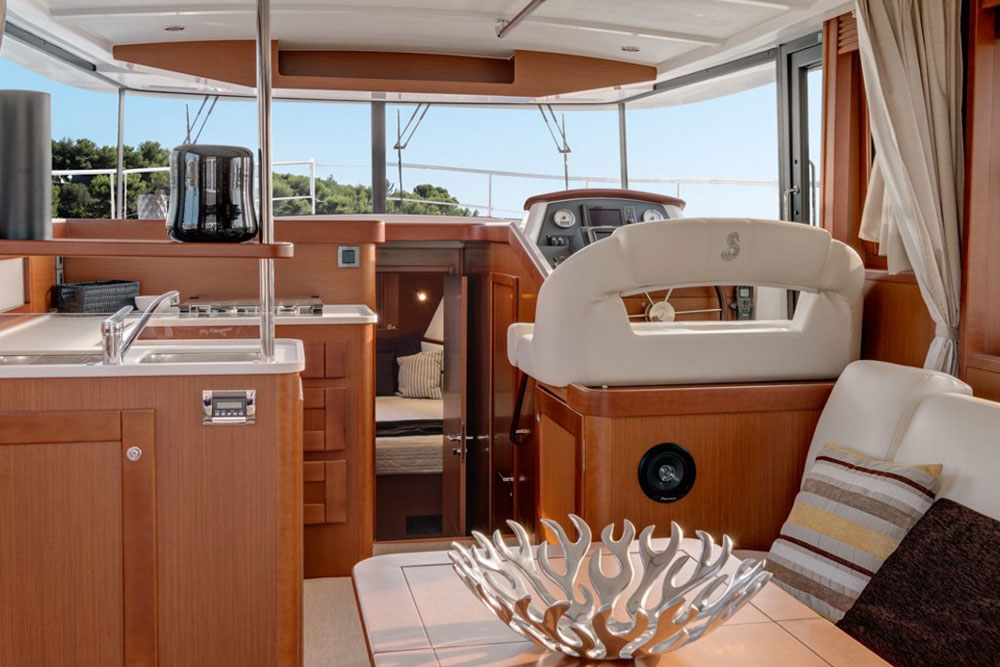 We found visibility at the lower helm to be excellent; wraparound glass and sliding glass doors in the aft main saloon offer 360-degree views and make for easy docking from the lower helm station. 