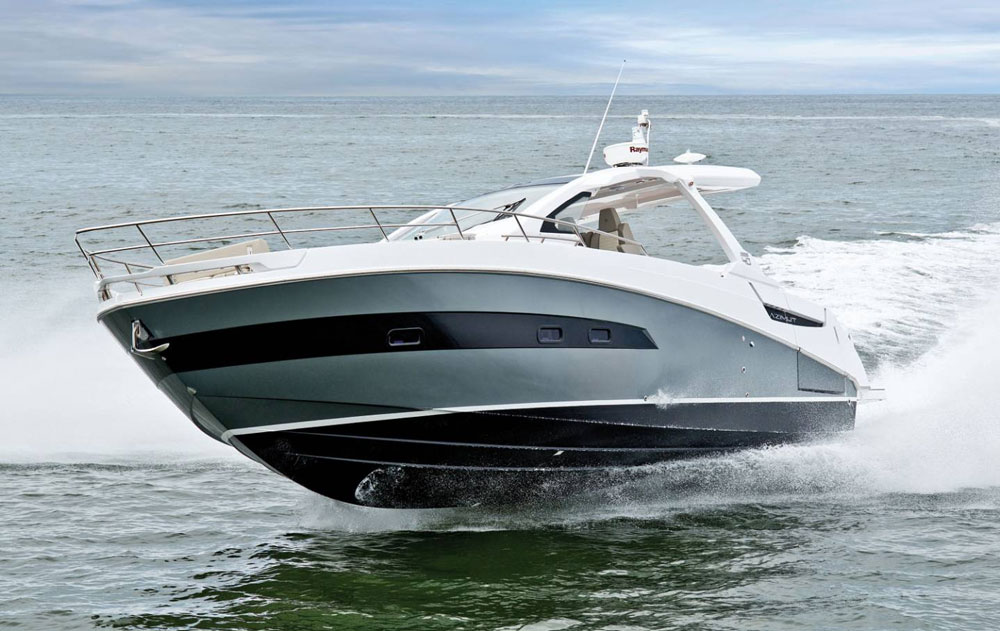 The Verve 40 defies categorization: it’s a walkaround weekender and a day cruiser and at the same time, it’s not really either. Entertaining a crowd or weekending for two is more its focus and with its Azimut DNA, the Verve 40 has an elan that will get noticed wherever you venture.