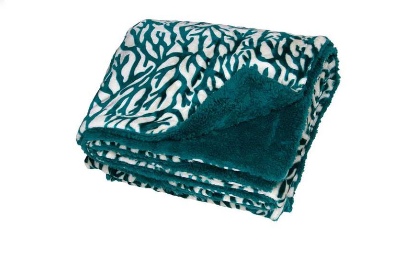 Those who wanted their favorite boater to feel all warm and fuzzy went with the West Marine Tidepool blanket.