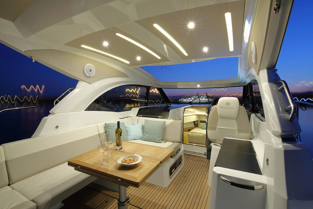 Entertaining or dining, the Leader 33 has a cockpit that can fit the bill.
