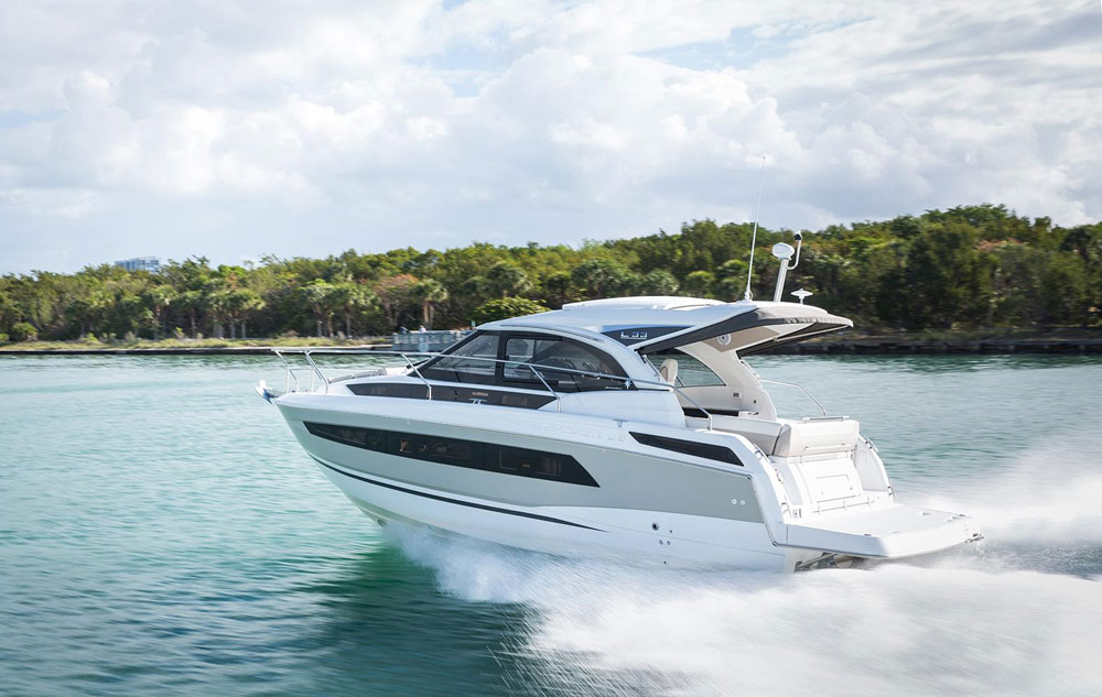 A pair of Volvo Penta’s D3 220s take the Leader 33 up to and just beyond the 30 knot mark.
