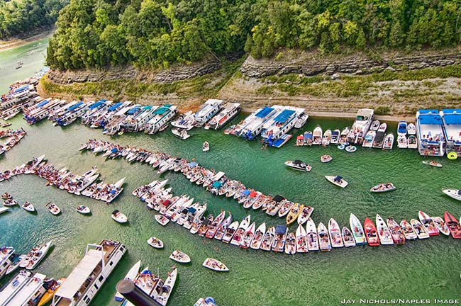 Tie up to your neighbor to join the party at Harmon Creek Party Cove on Lake Cumberland. Photo Courtesy: Jay Nichols/Naples Image via LakeCumberlandPokerRun.net.