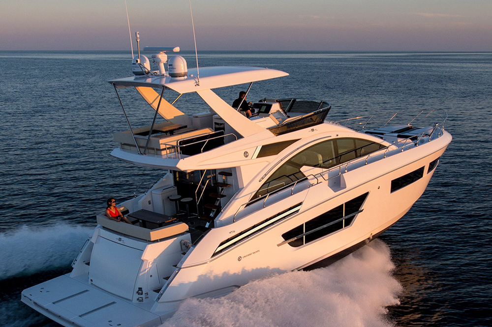Although it’s not retractable like a SunShade, the flybridge overhang enjoys numerous advantages.