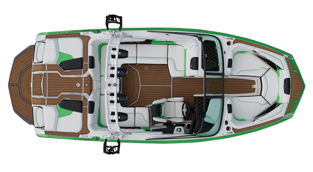 There isn’t much deck space to speak of in the GS20—you don’t get that on a 20-footer—but there’s enough room to maneuver riders in and out of the water and manage their gear.