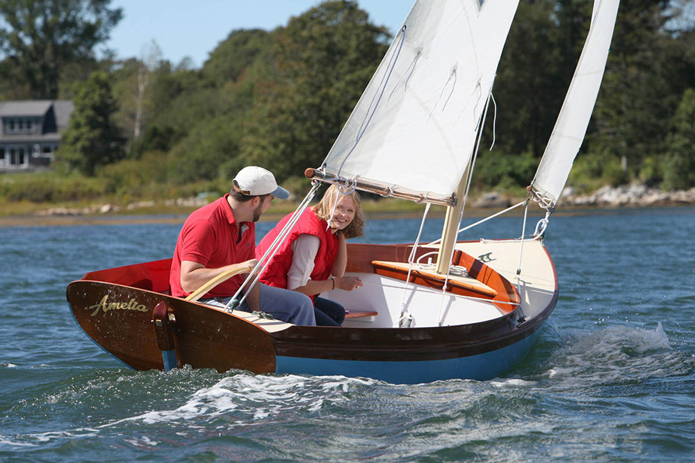 Sure, this daysailer doesn’t have a cabin, and it is designed for short jaunts on the water. But there’s a lot more to it than Wikipedia’s description.