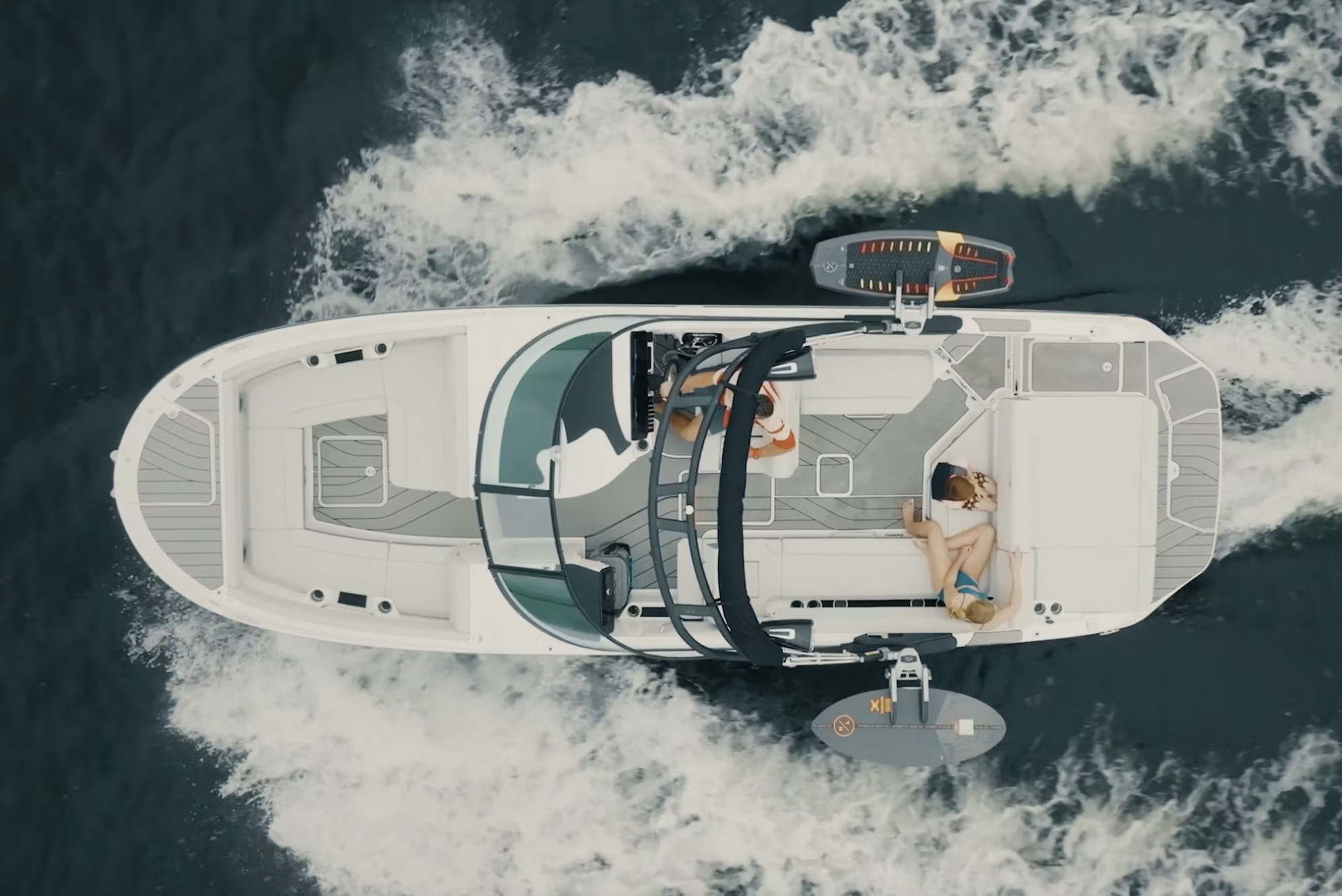 Sea Ray Unveils 2024 Lineup: SDX 270 and SDX 270 Surf