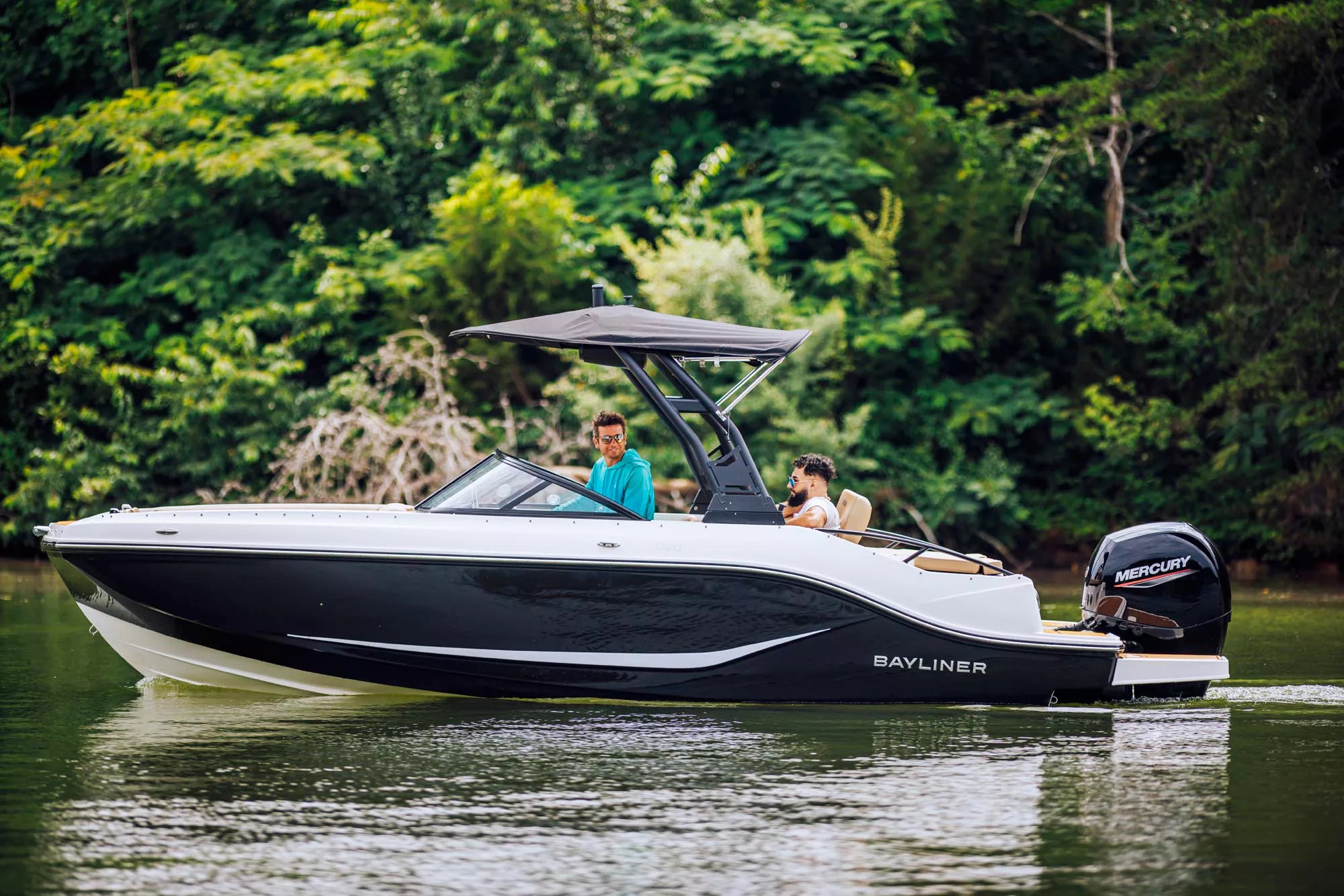 Bayliner Introduces the Redesigned D-Series Deck Boats