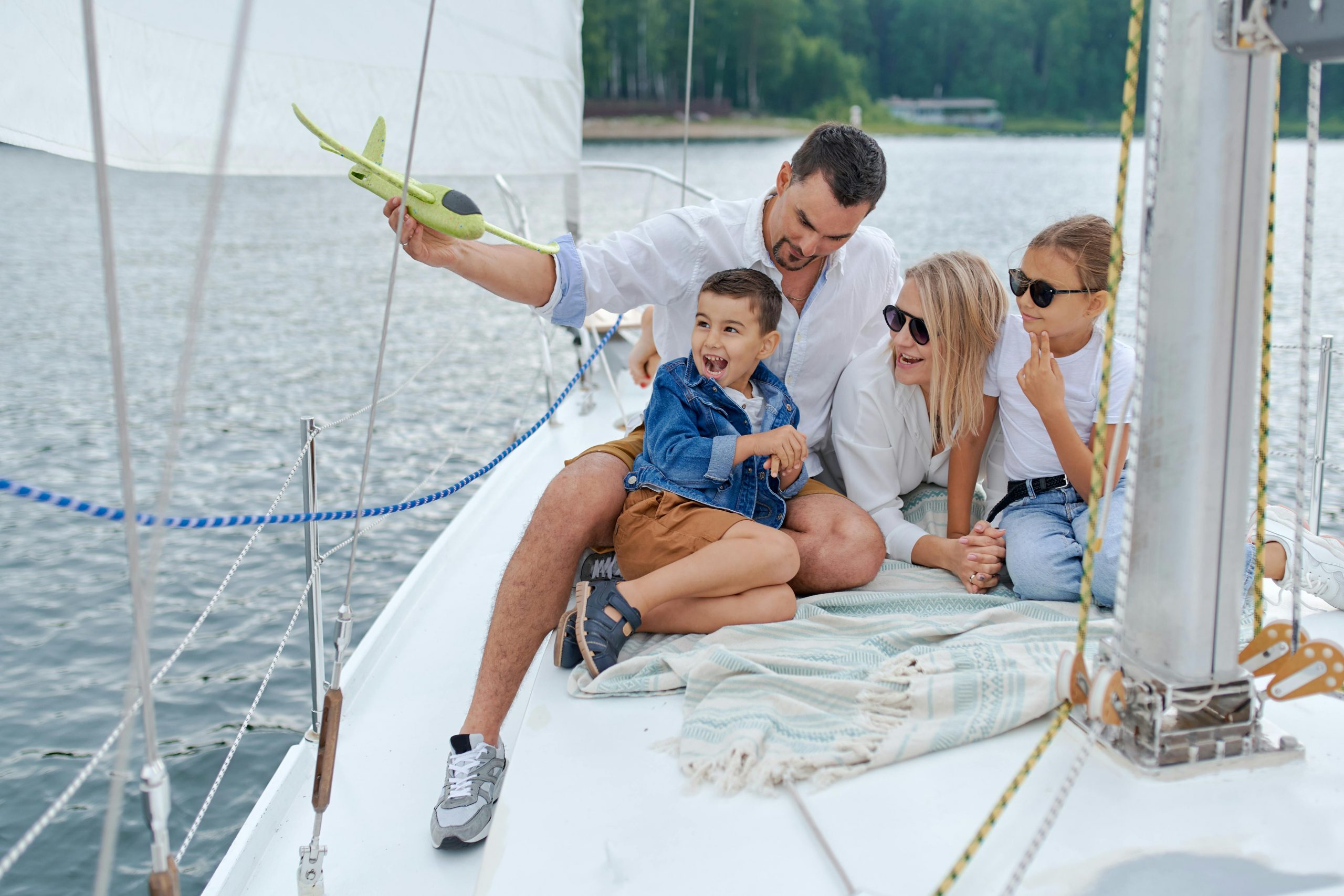 Top 12 Family Summer Boating Destinations In The U.S. thumbnail