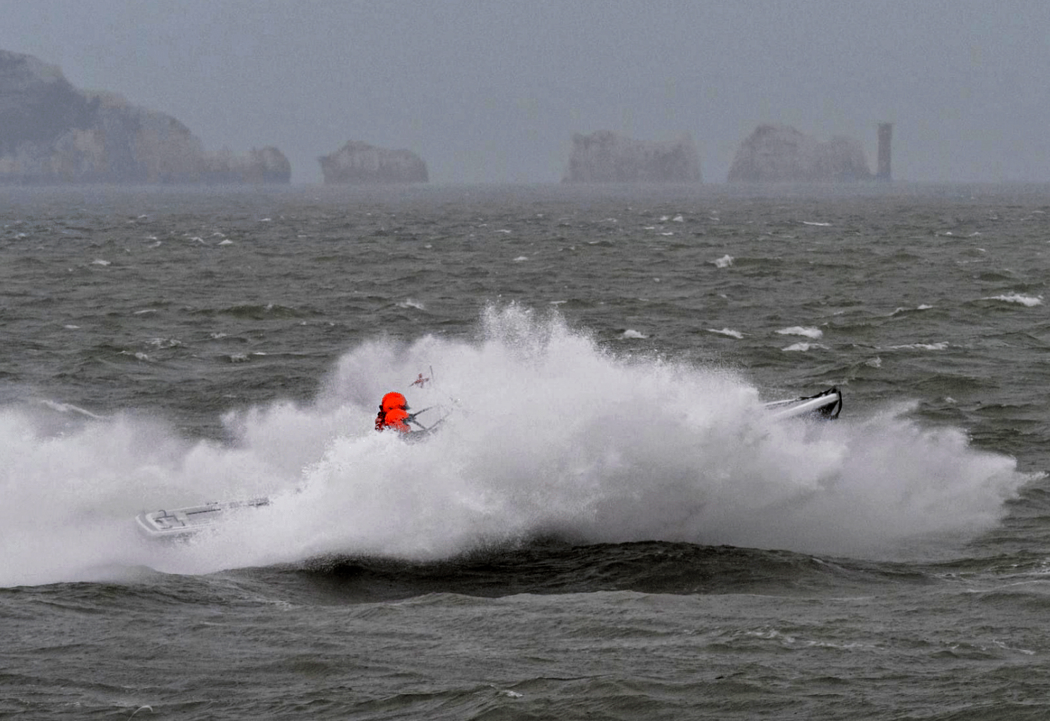 English Boat Racing at its Finest: The Cowes-Torquay Experience thumbnail